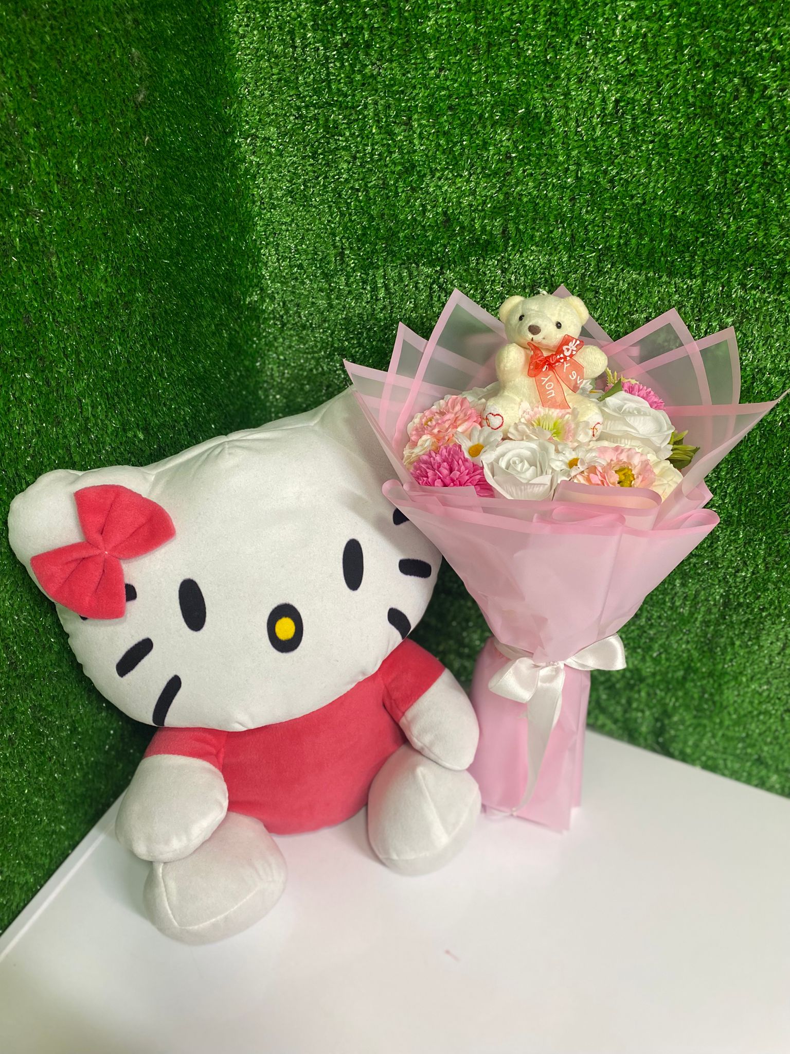 Tatlı Aşk Hello Kitty & Ayıcıklı Buket Seti
