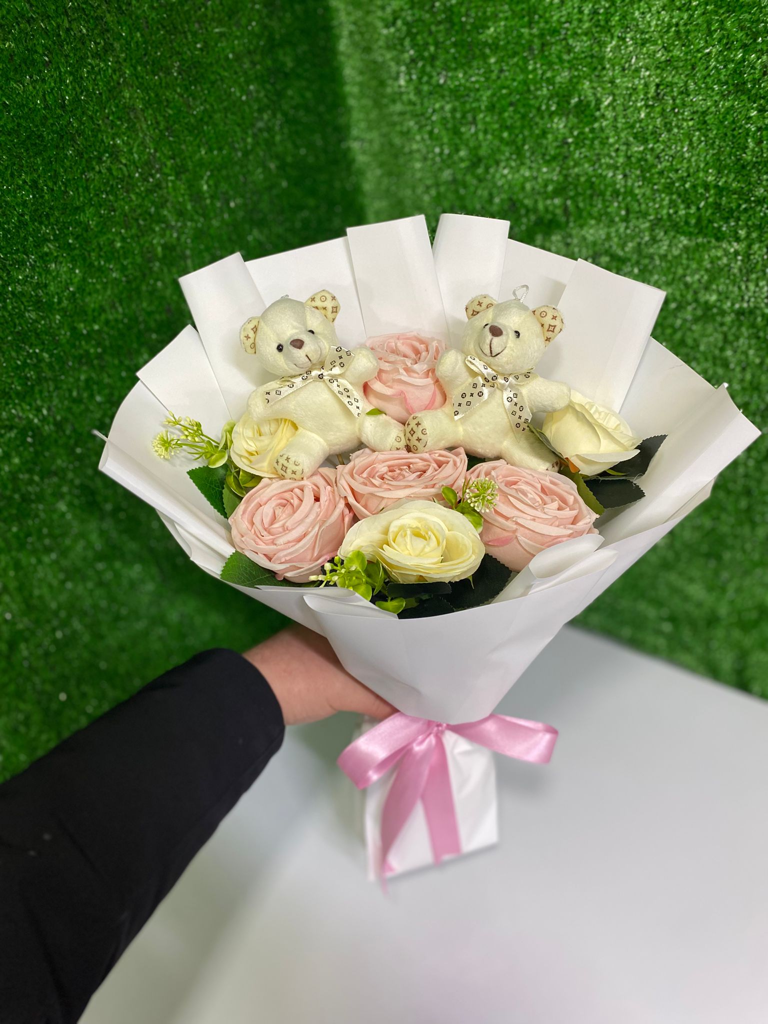 Sevimli Ayıcık Buketi – Soft Pembe Gül Aranjmanı